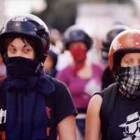 costituzione europea - manifestazione eur - ragazze casco copia
