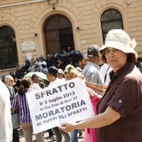 img_6098-contro-sfratti-e-sgomberi-lepanto-tribunale