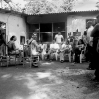2004-06-picchetto-antisgombero-fortifiocca-06-con-associazioni